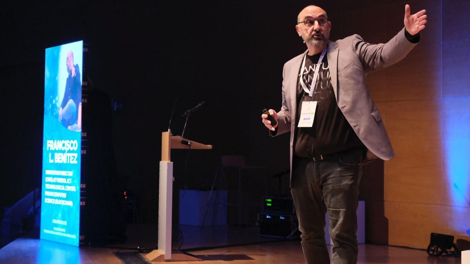Francisco Luis Benítez, director de Innovación de FIDESOL, durante la primera jornada del congreso