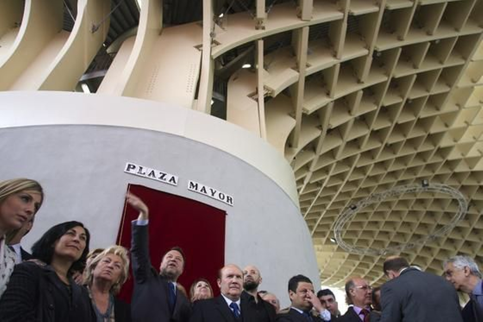 Monteseirín inaugura oficialmente el Metropol Parasol.

Foto: Juan Carlos Munoz