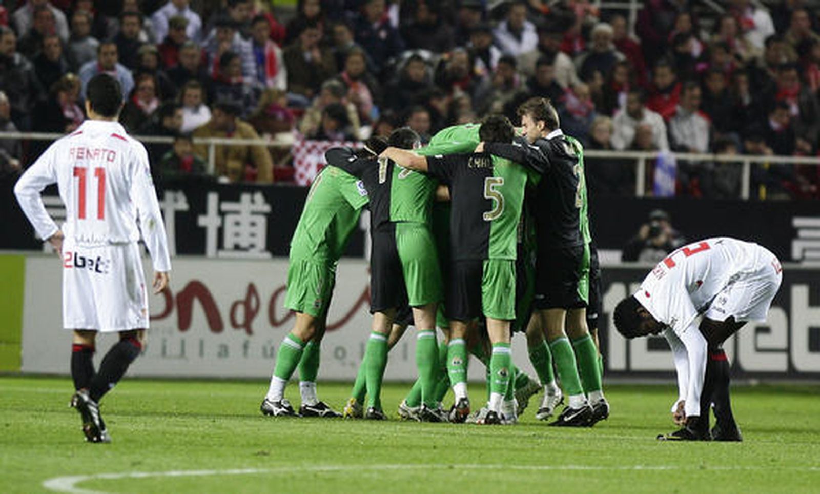 El Sevilla vuelve a ceder puntos en casa. / Antonio Pizarro
