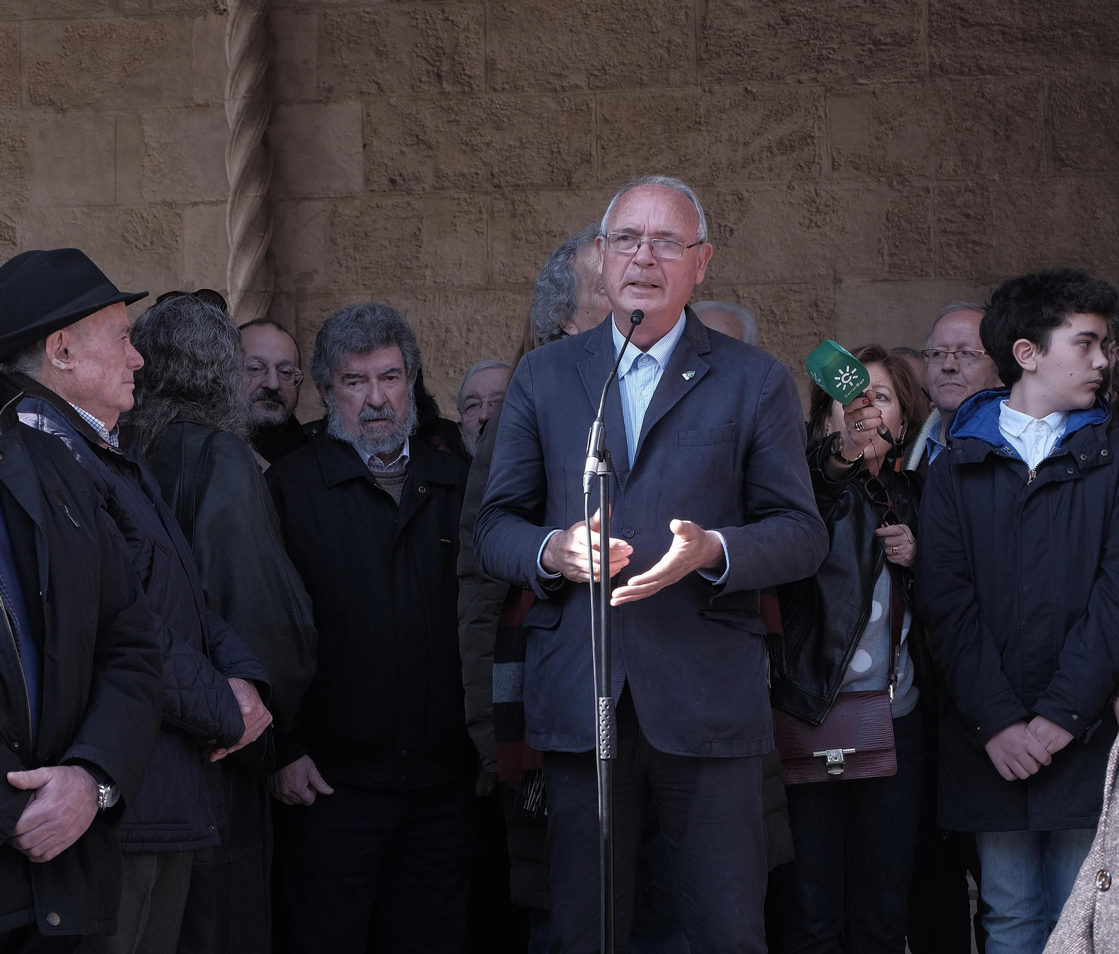 Multitudinario adiós a Salvador Távora en Sevilla