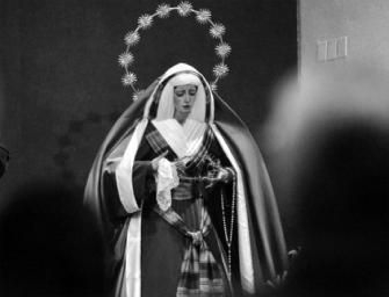 La Virgen de la Estrella, vestida de hebrea, en la parroquia de San Fernando. La Virgen de la Estrella, vestida de hebrea, en la parroquia de San Fernando.