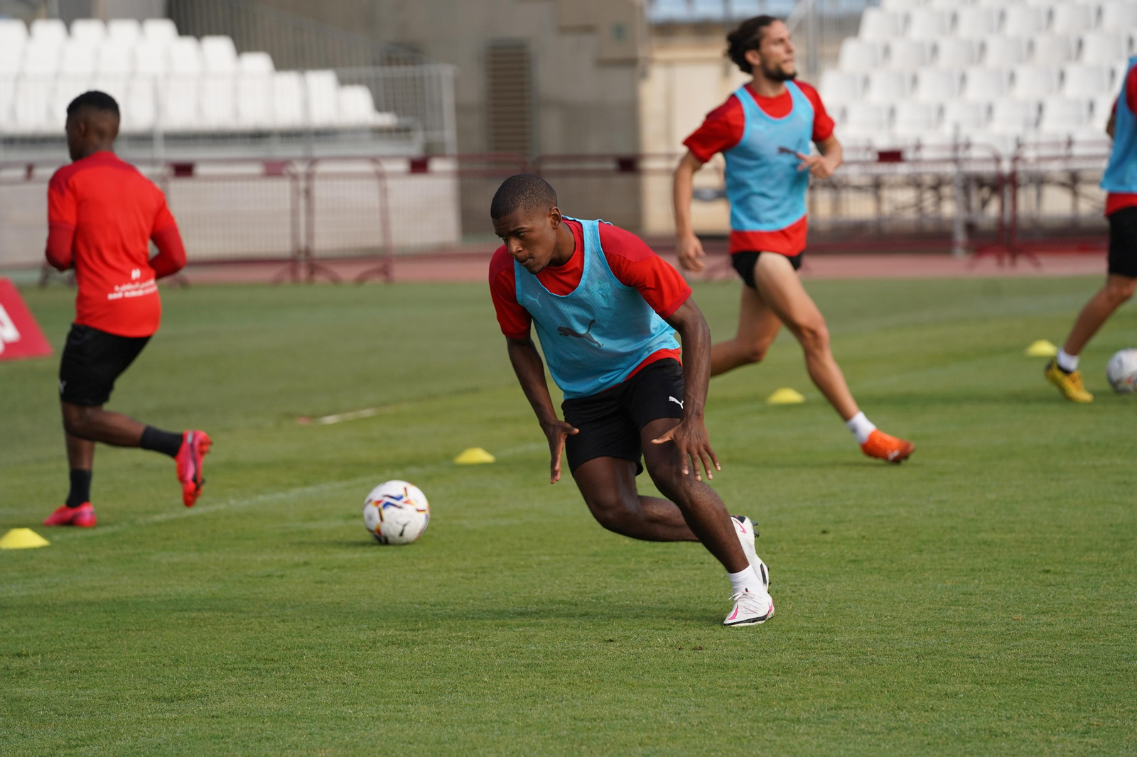 Akieme, muy poderoso físicamente, está llamado a competir por el puesto con Iván Martos