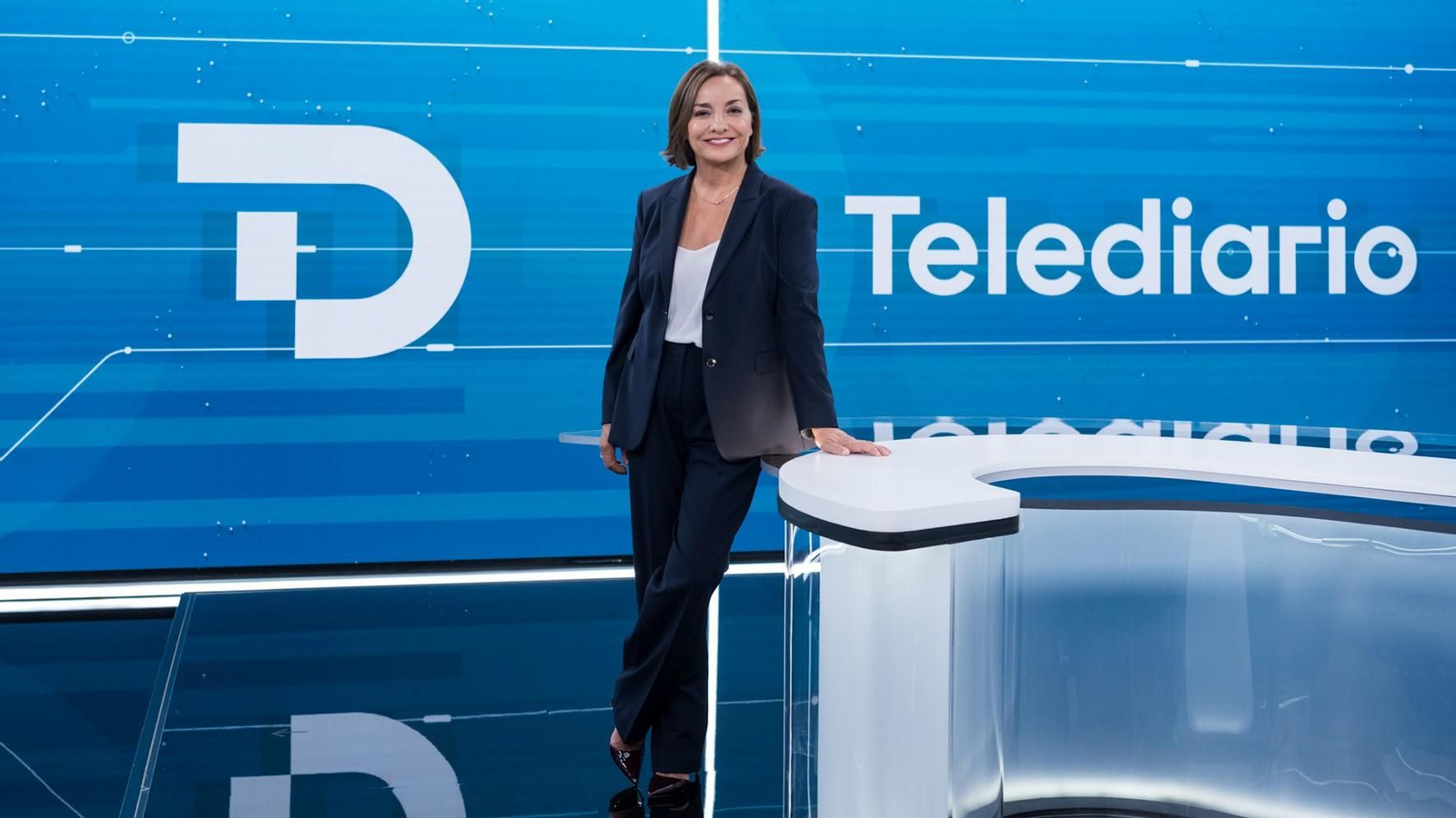 Pepa Bueno, recuperada conductora del 'Telediario 2', en el plató del informativo al que se reincorpora el 1 de septiembre
