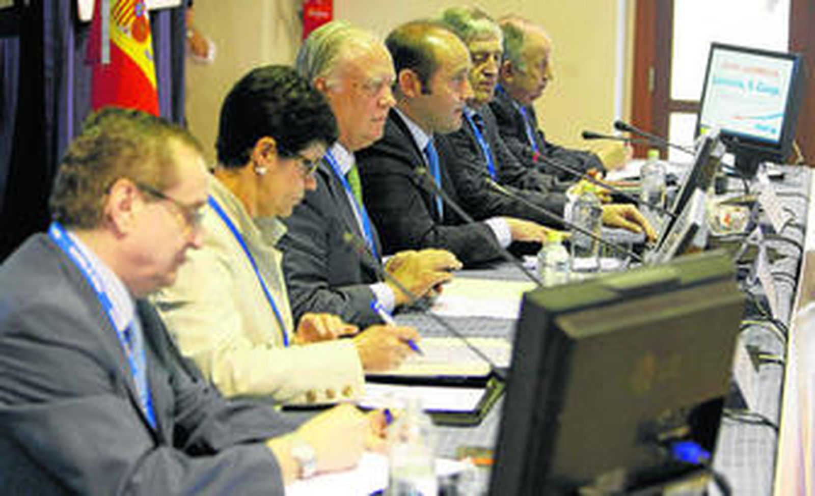 La mesa presidencial en el momento de la inauguración de la asamblea.