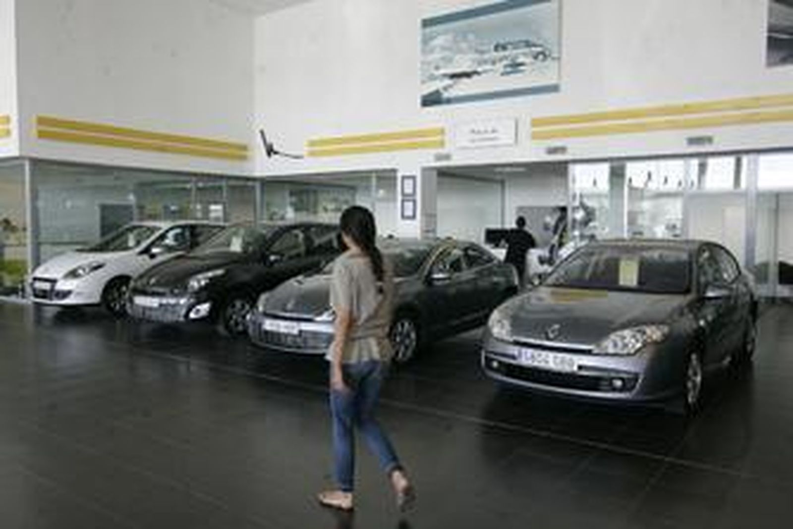 Las matriculaciones de coches caen un 13,9% en marzo