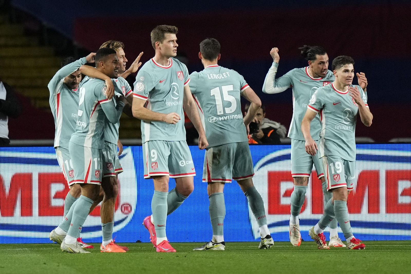 Las fotos del espectacular Barcelona - Atlético de Madrid