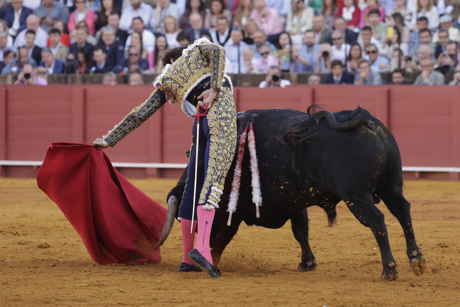 Las imágenes de la quinta corrida de abono en la Maestranza de Sevilla