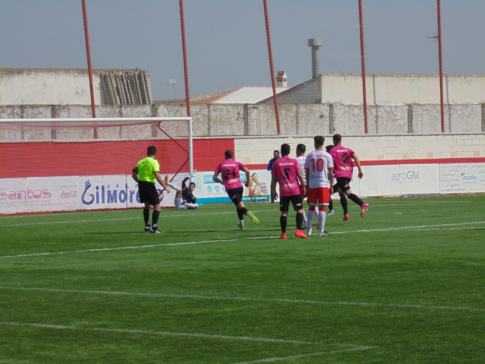 Nacho adelantó a los visitantes al transformar un penalti muy protestado.