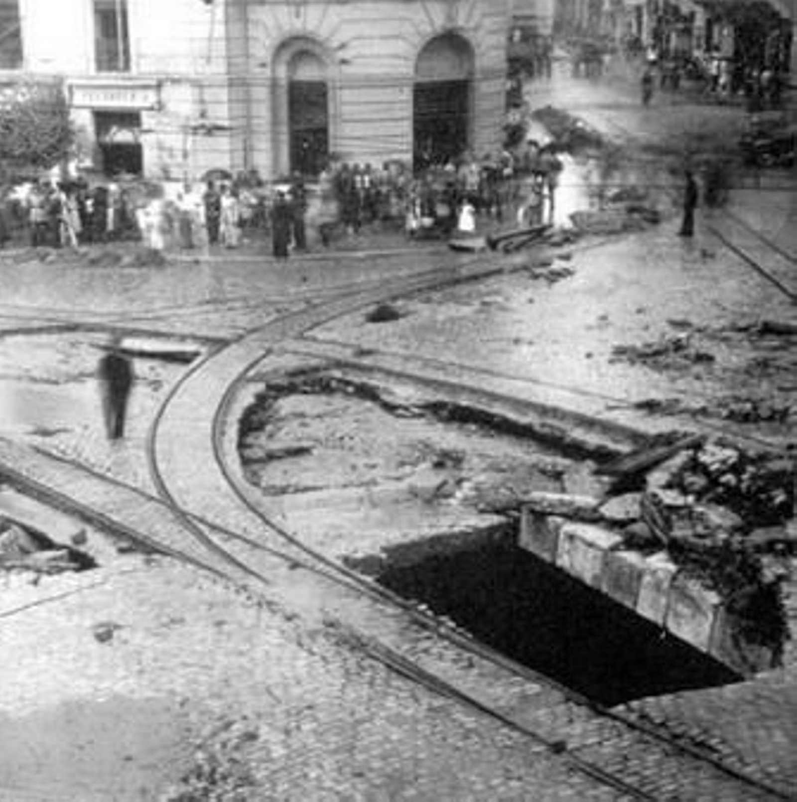 Imagen de la inundación de Puerta Real en el año 1956.