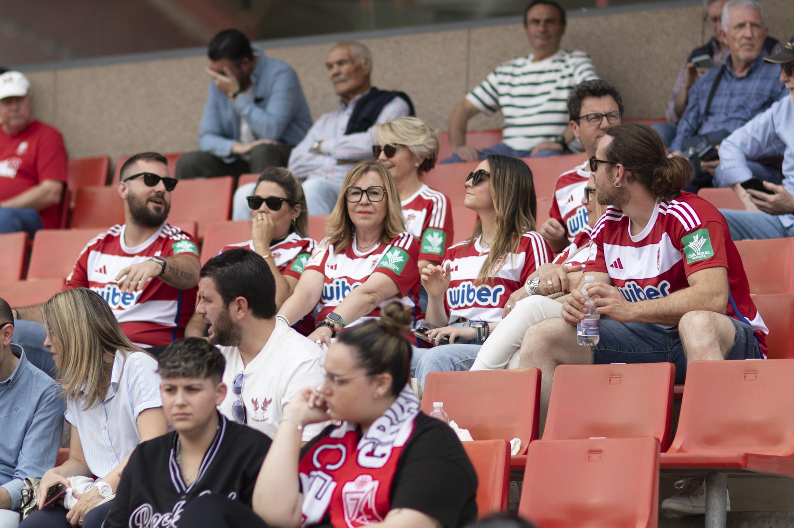 Las mejores fotos del ambiente en el Recreativo Granada - Córdoba CF