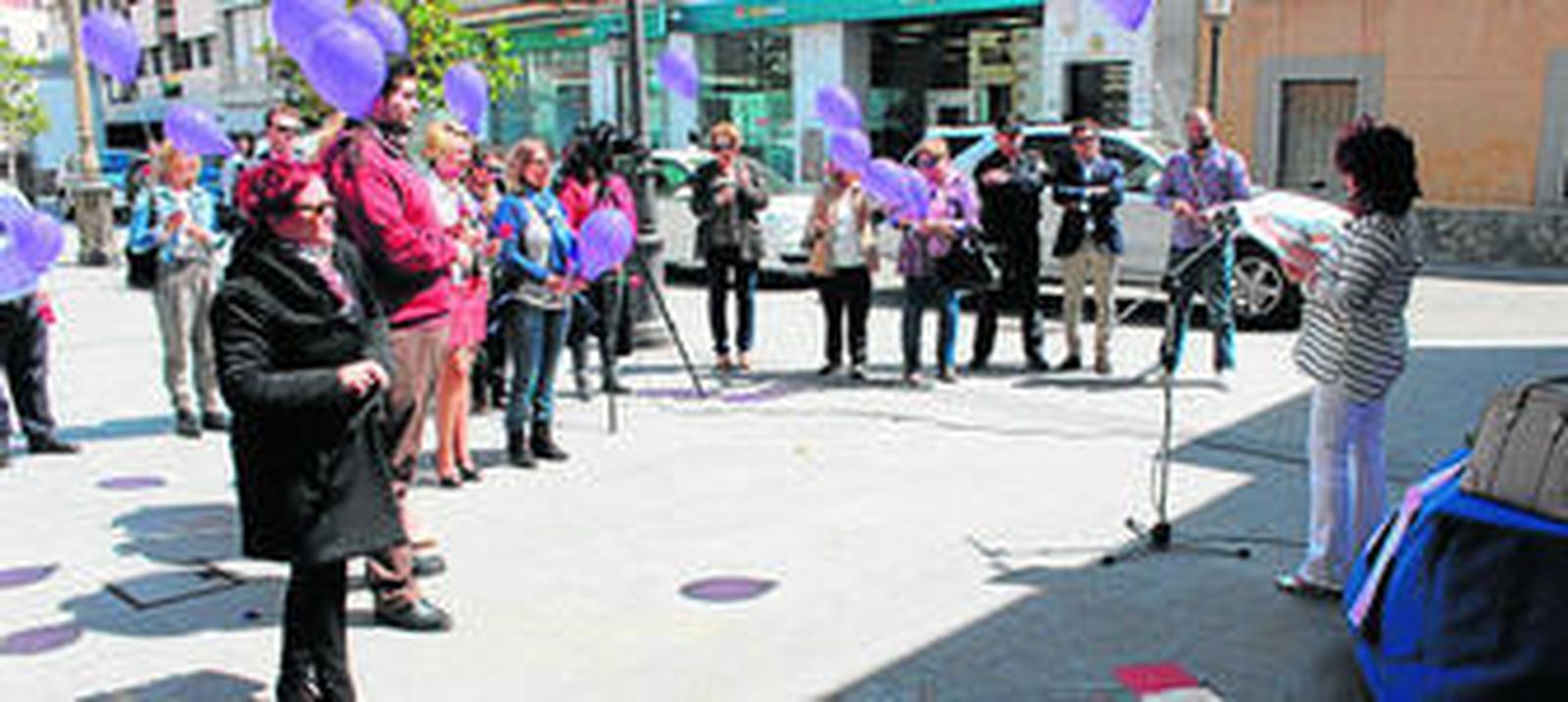 Lectura del manifiesto en la Plaza de la Constitución de Roquetas de Mar.
