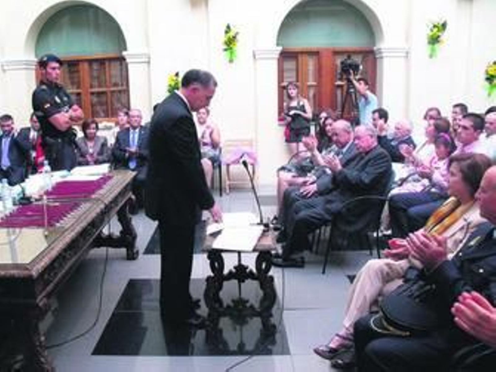 Santiago Pérez, durante su investidura.