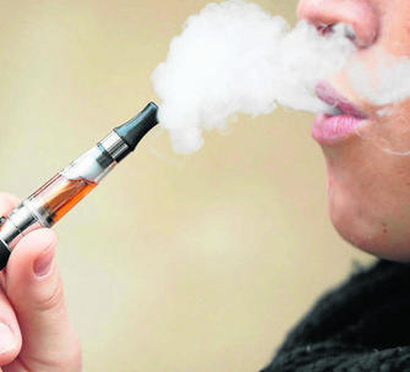 La prohibición de fumar en espacios públicos ha aumentado su uso.