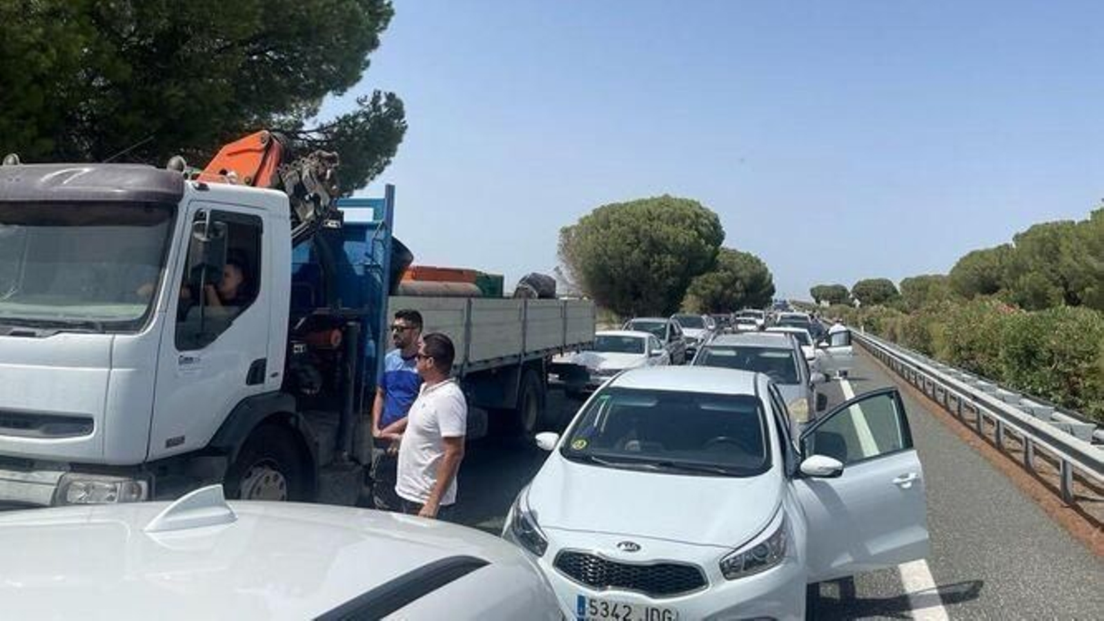 Imagen de atasco en la autopista.