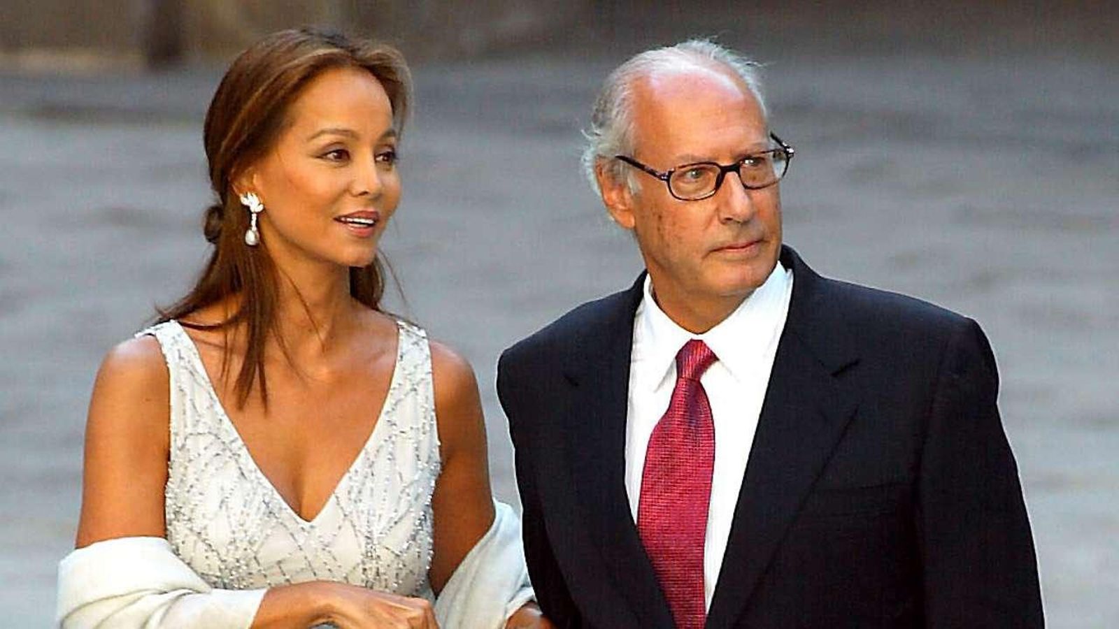 Con Miguel Boyer vivió su relación más duradera, ya que estuvieron juntos hasta la muerte del exministro en 2014.