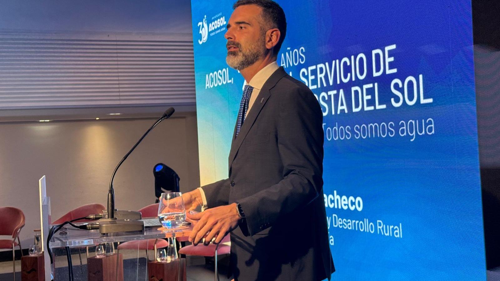 El consejero de Agricultura, Pesca, Agua y Desarrollo Rural, Ramón Fernández-Pacheco.