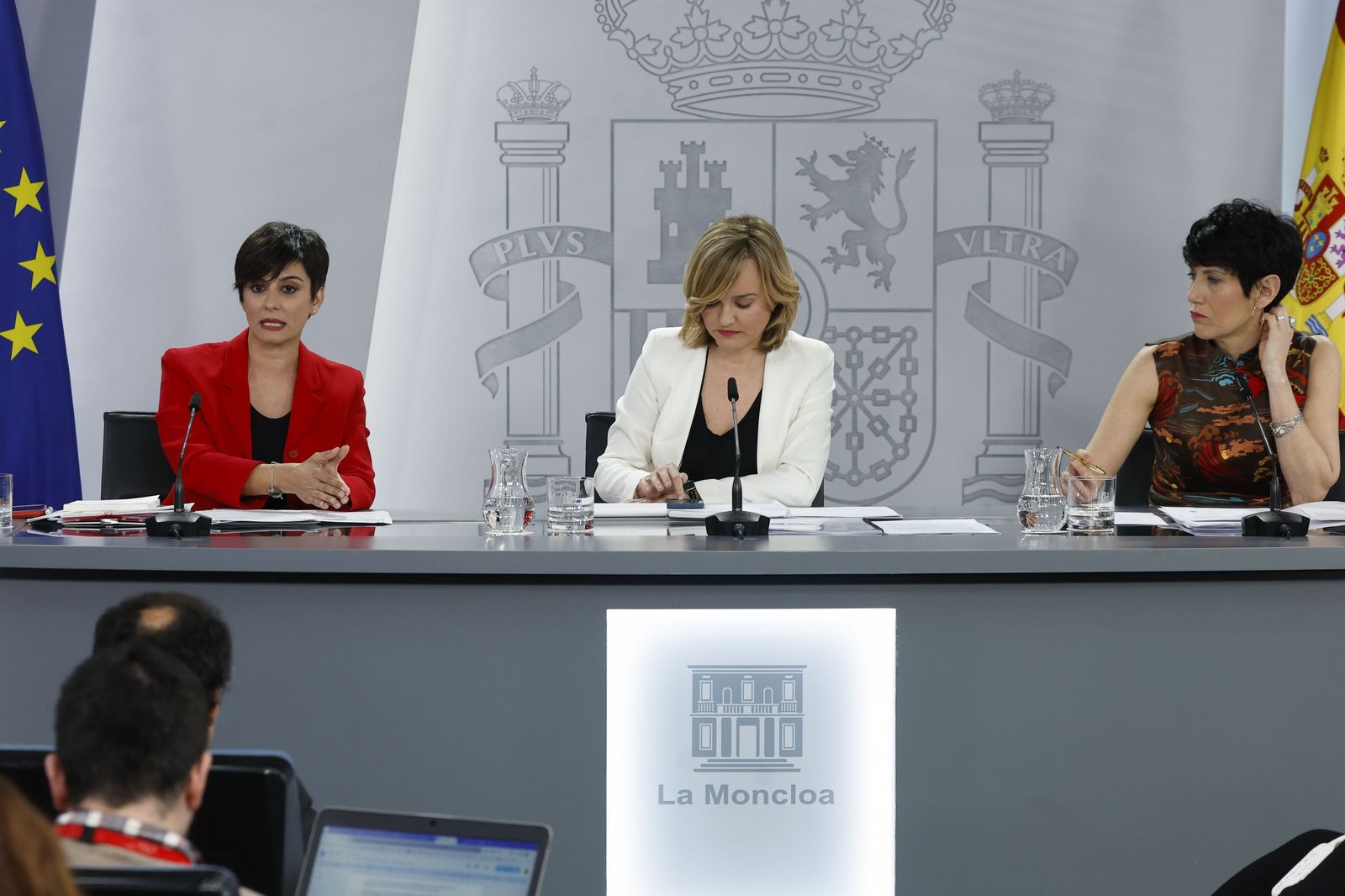 Isabel Rodríguez, ministra de Vivienda; Pilar Alegría, portavoz del Gobierno; y Elma Sáinz, ministra de Inclusión, en la rueda de prensa posterior al Consejo de Ministros