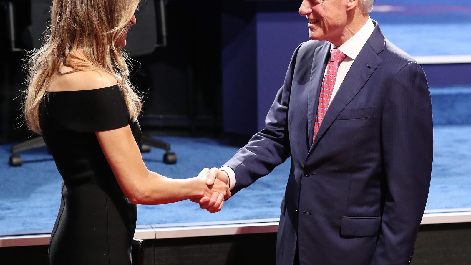 Bill Clinton, saludando recientemente a Melania Trump.