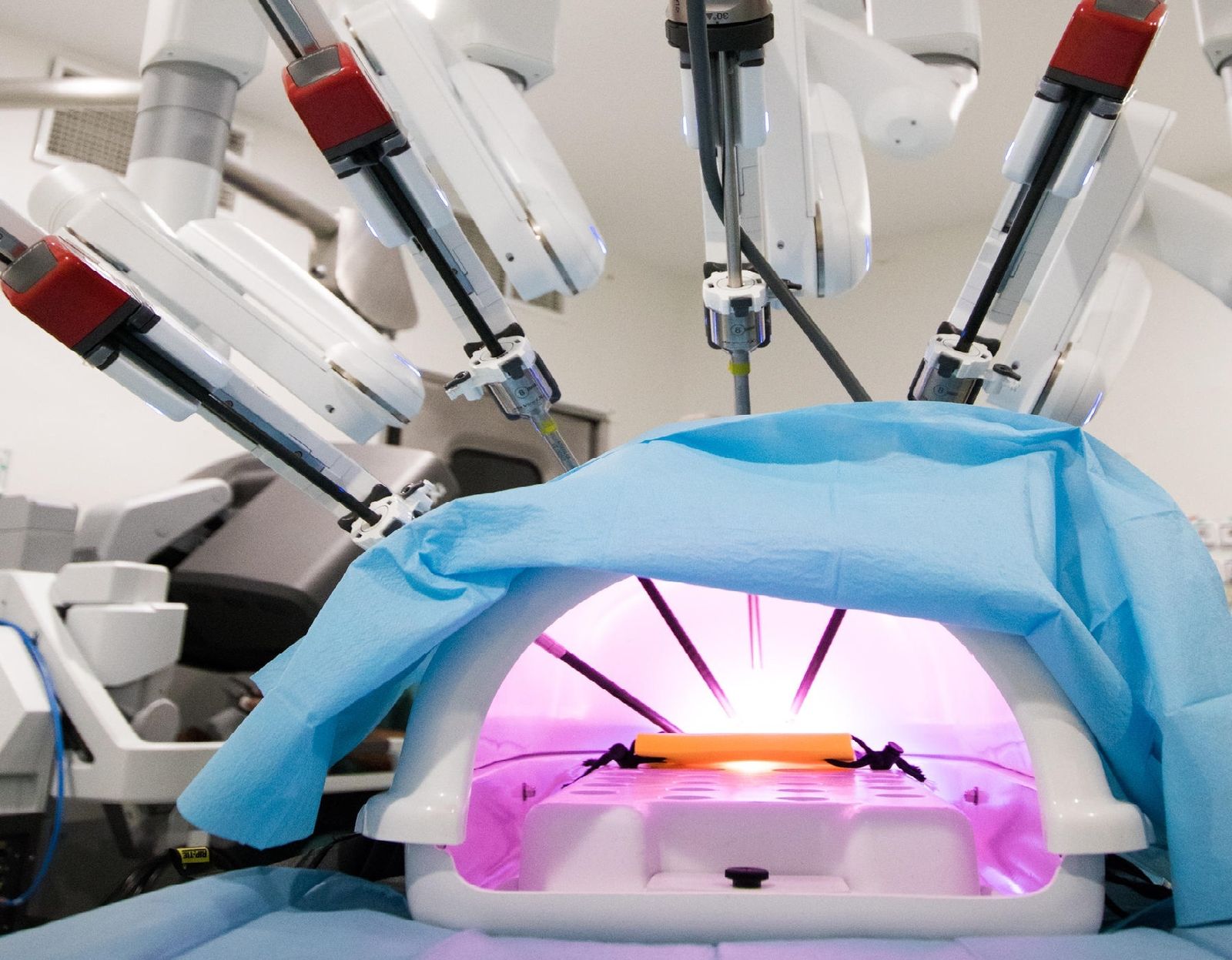 El Virgen de las Nieves alquila un robot Da Vinci por dos millones y medio de euros