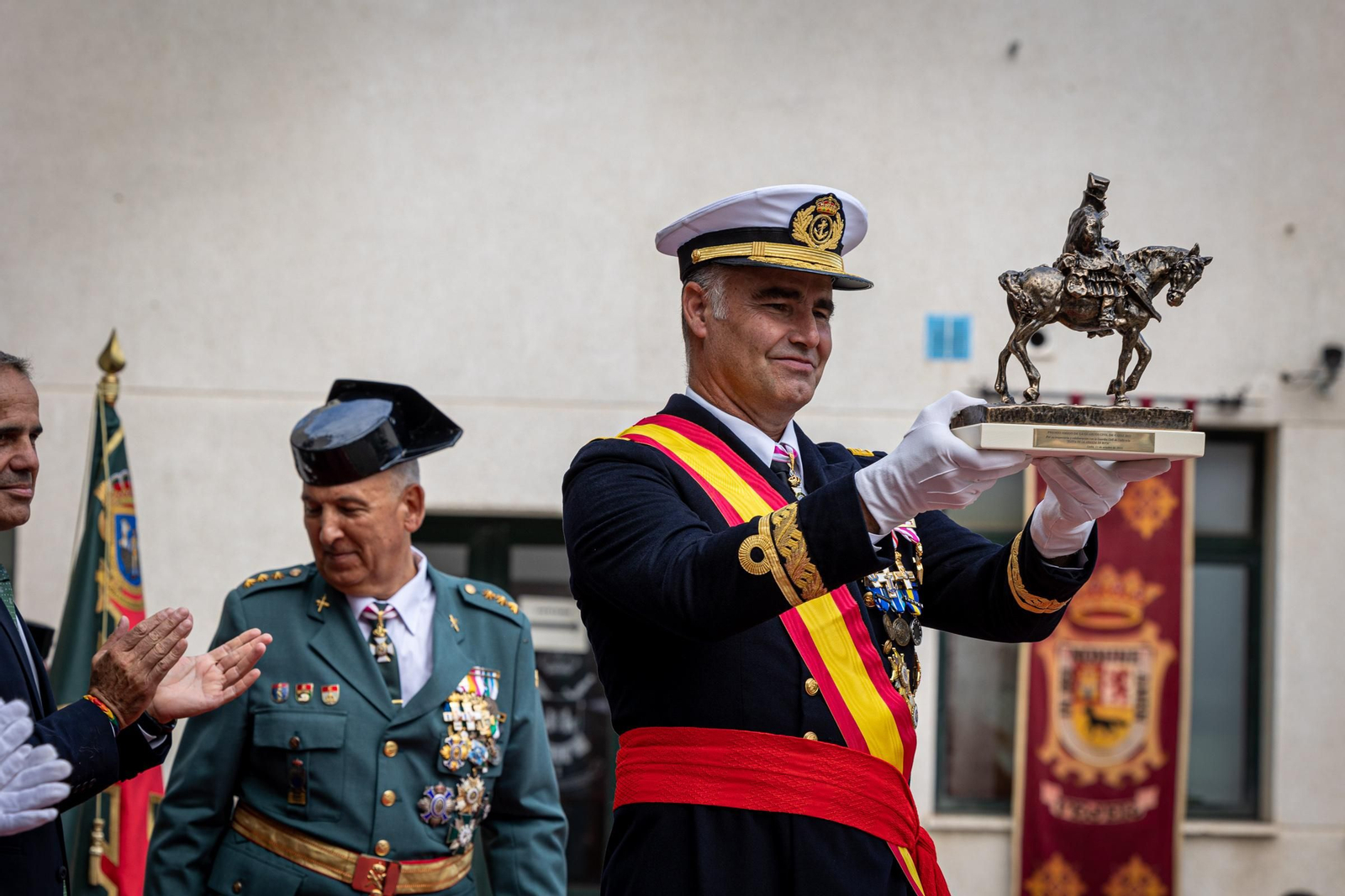 Imágenes de los actos de la Guardia Civil en Cádiz por la festividad de la Virgen del Pilar