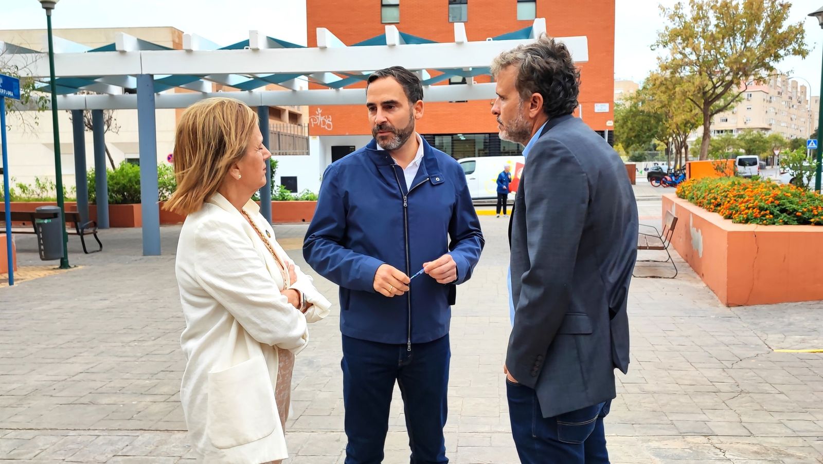 El secretario general del PSOE de Málaga, Daniel Pérez, junto a Ignacio López y Begoña Medina.