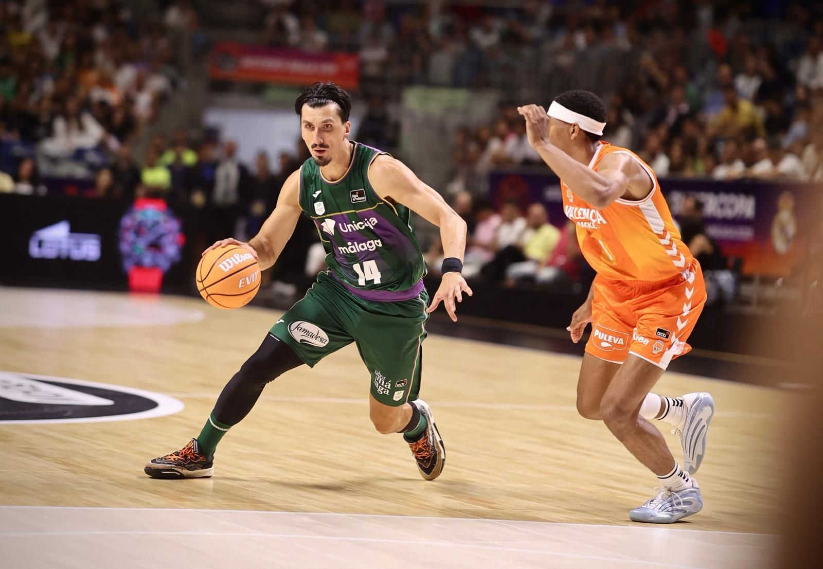 El Unicaja - Valencia Basket de la Supercopa, en fotos