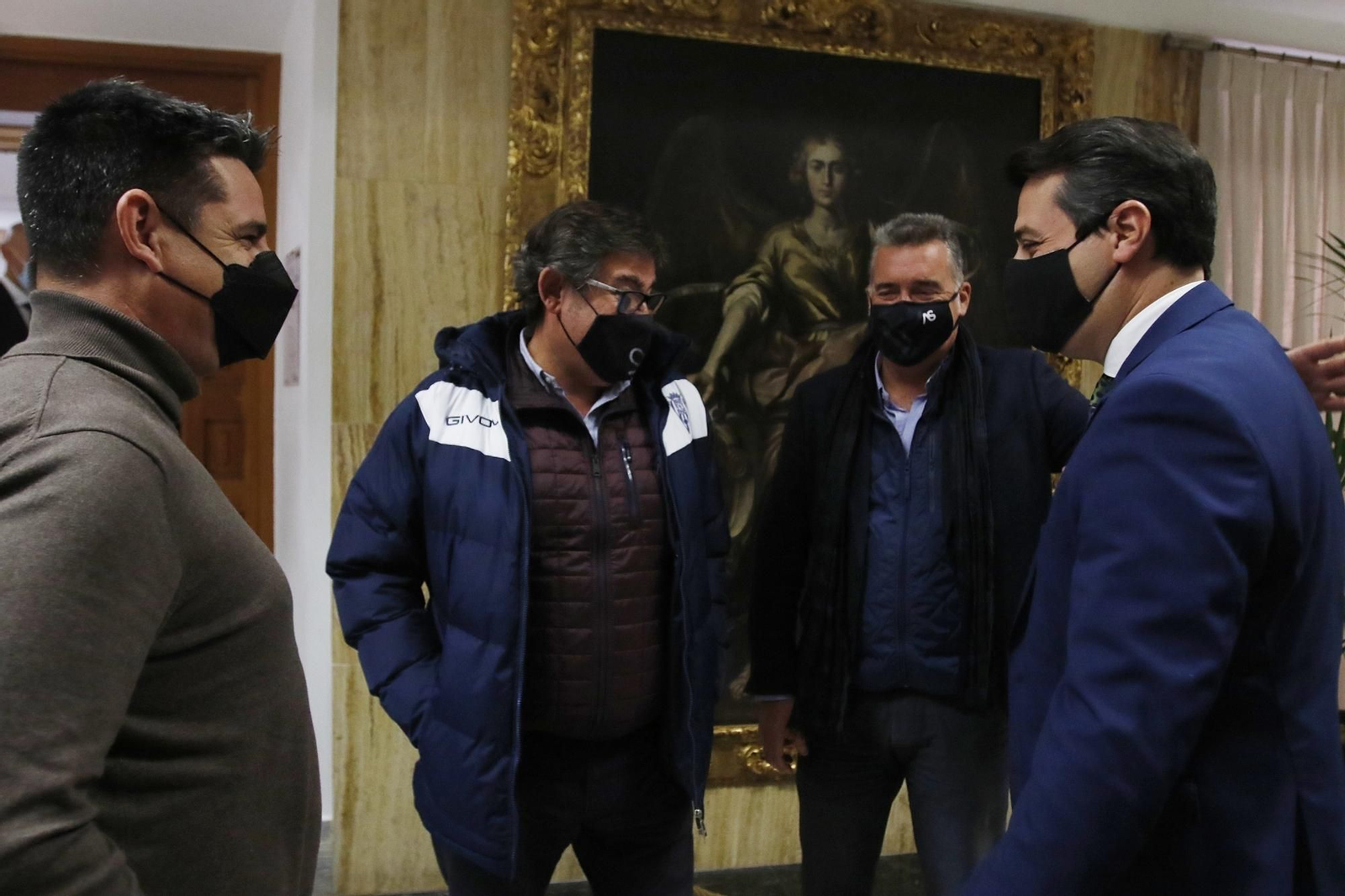 Las imágenes de la visita del Córdoba CF al Ayuntamiento tras ganar la Copa RFEF