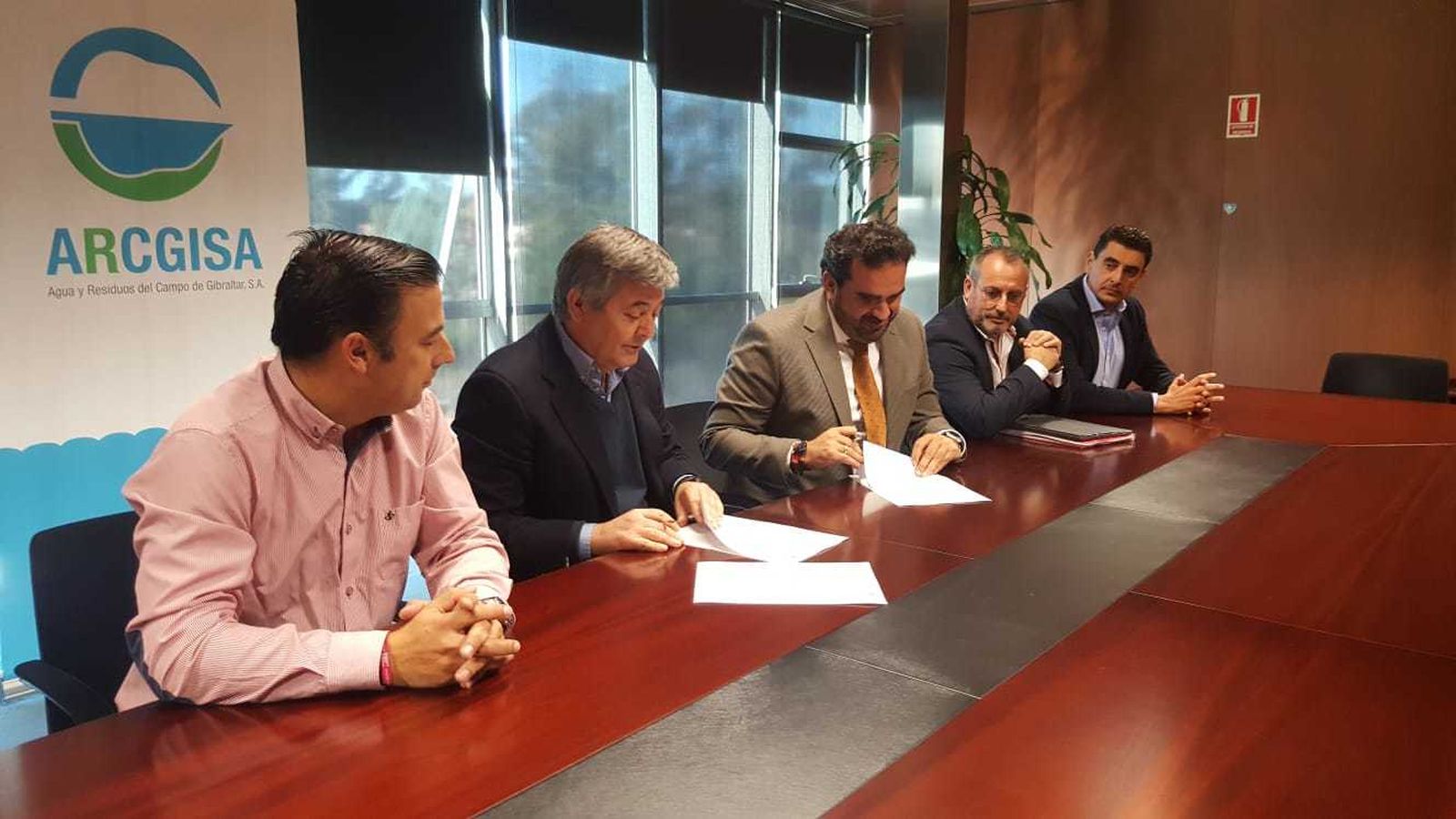 Firma del convenio entre Arcgisa y Acosol para el suministro de agua a la Costa del Sol