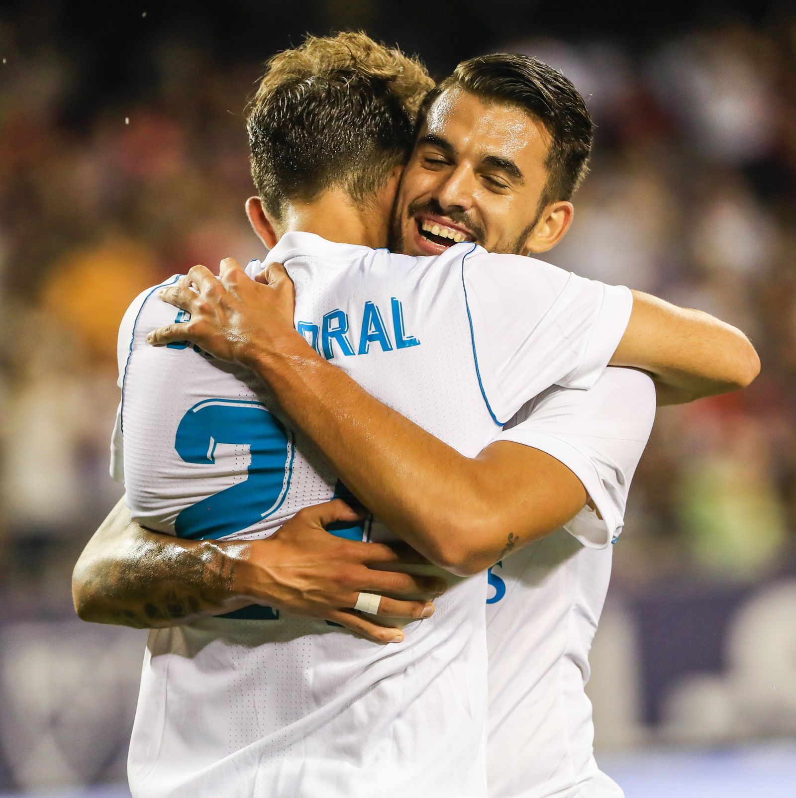 Mayoral y Dani Ceballos celebrando un gol