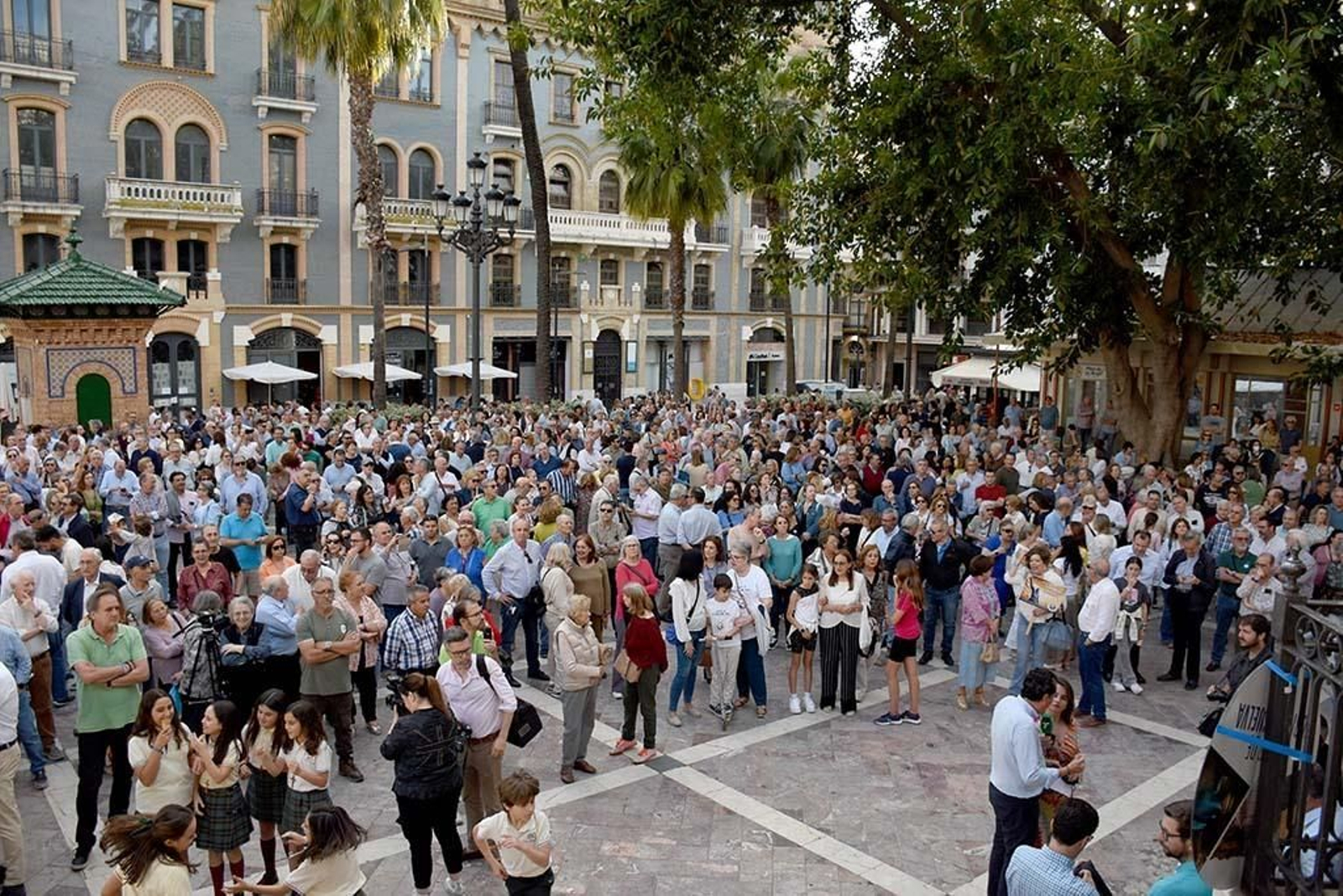 Imágenes de la concentración por las infraestructuras para Huelva