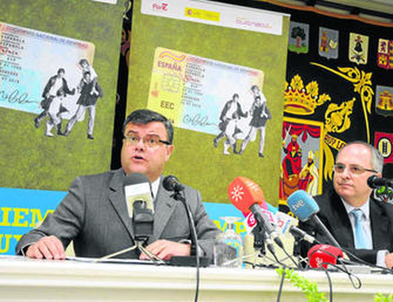 Faustino Valdés y Salvador Soriano, en la presentación de la nueva campaña del DNI electrónico.