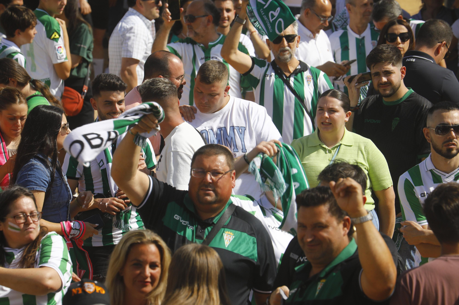 Las mejores fotos de la 'Fan Zone' del Córdoba CF antes del partido ante la Ponferradina