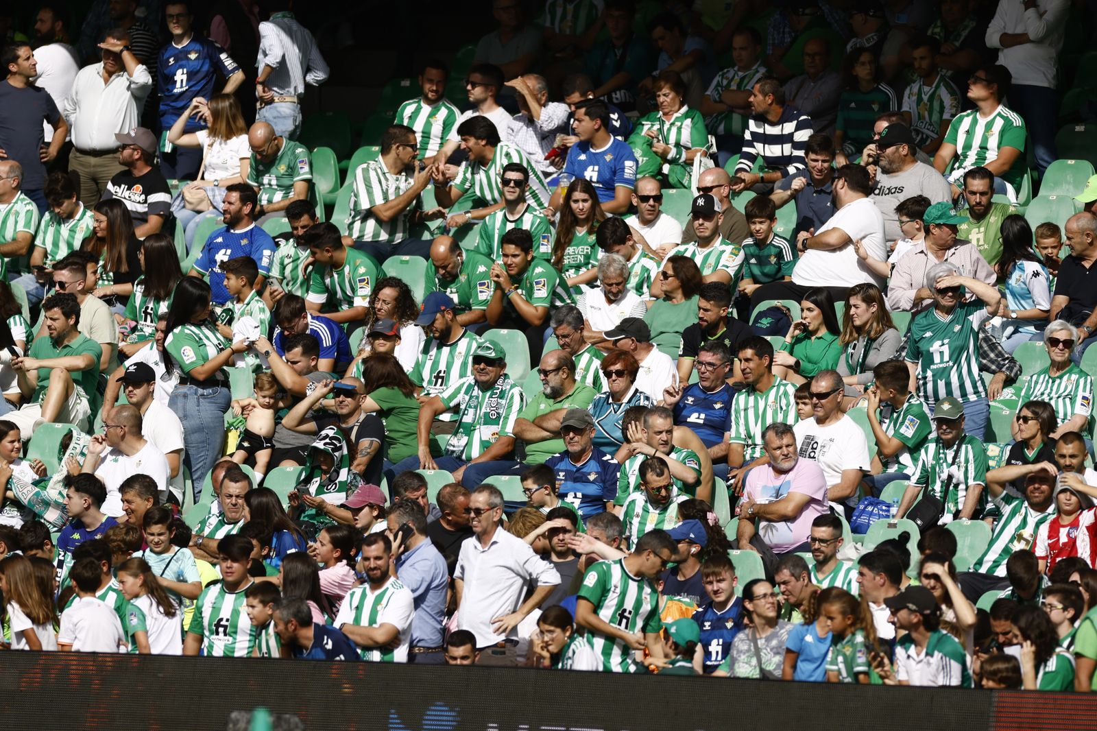 Búscate en las fotos del Betis-Atlético de Madrid