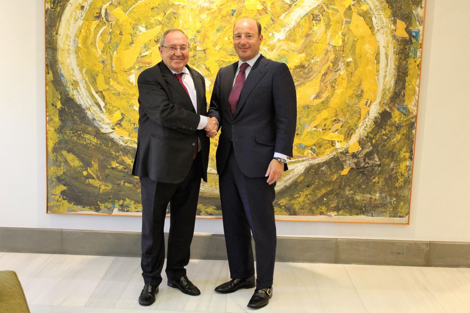 José Luis Bonet, presidente de la Cámara de Comercio de España (izqda.); y Juan Manuel Cendoya, vicepresidente de Santander España.