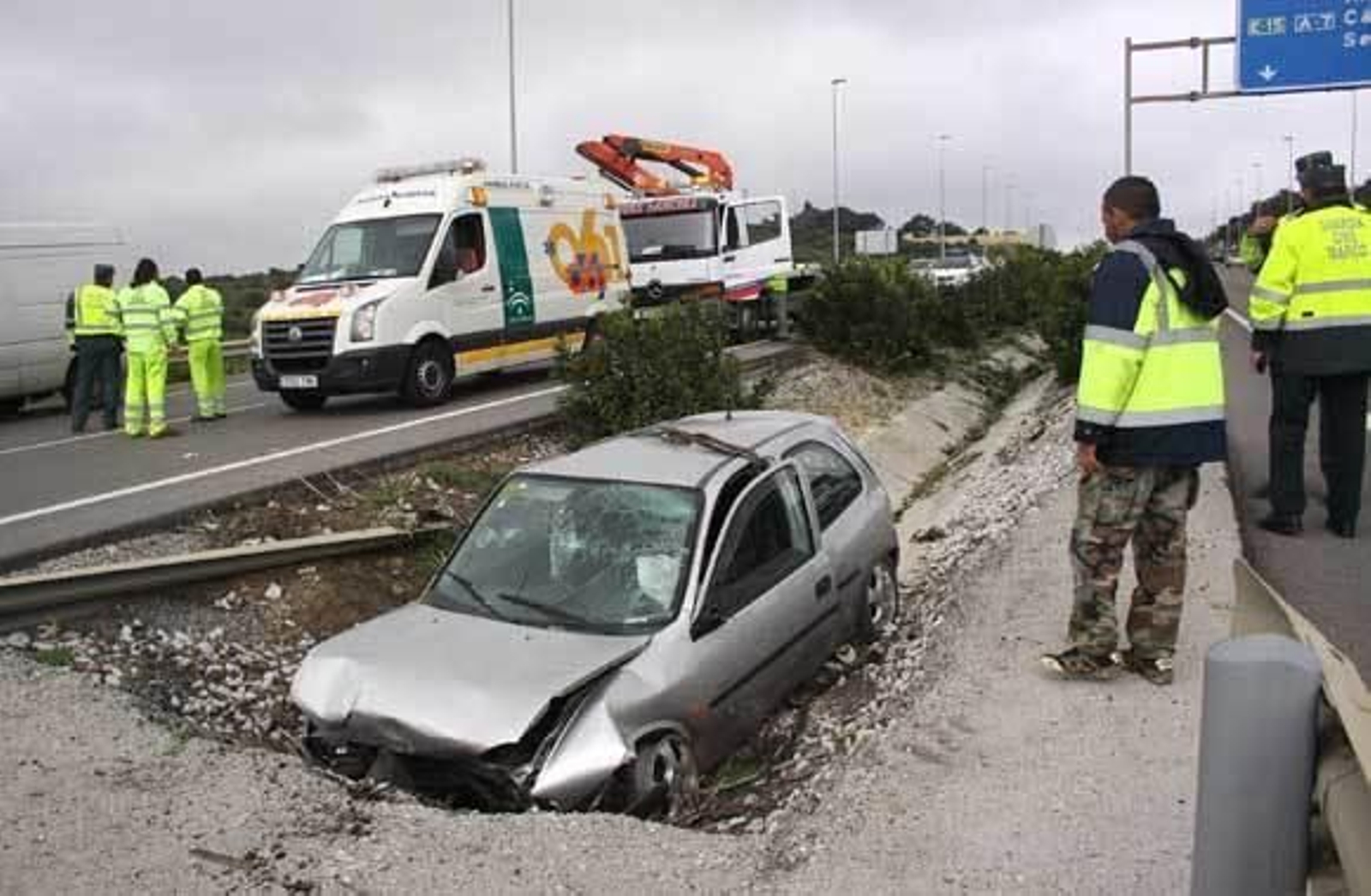 Cuatro personas, dos de ellas menores, heridas graves en un espectacular accidente  en la carretera CA-34 a la altura de El Toril, en sentido La Línea de la Concepción  Foto: Vanessa Perez