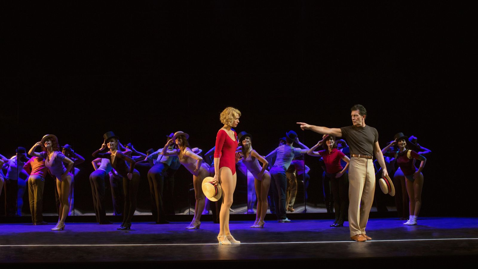 Representación de ‘A Chorus Line’ con el actor malagueño.