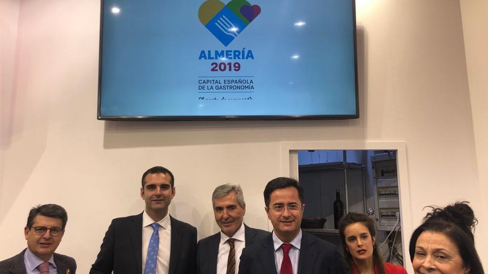 El alcalde de la capital, Ramón Fernández-Pacheco , con el alcalde de El Ejido, Francisco Góngora, el diputado en el Congreso Juan José Matarí, y el presidente de CASI, Miguel Vargas.