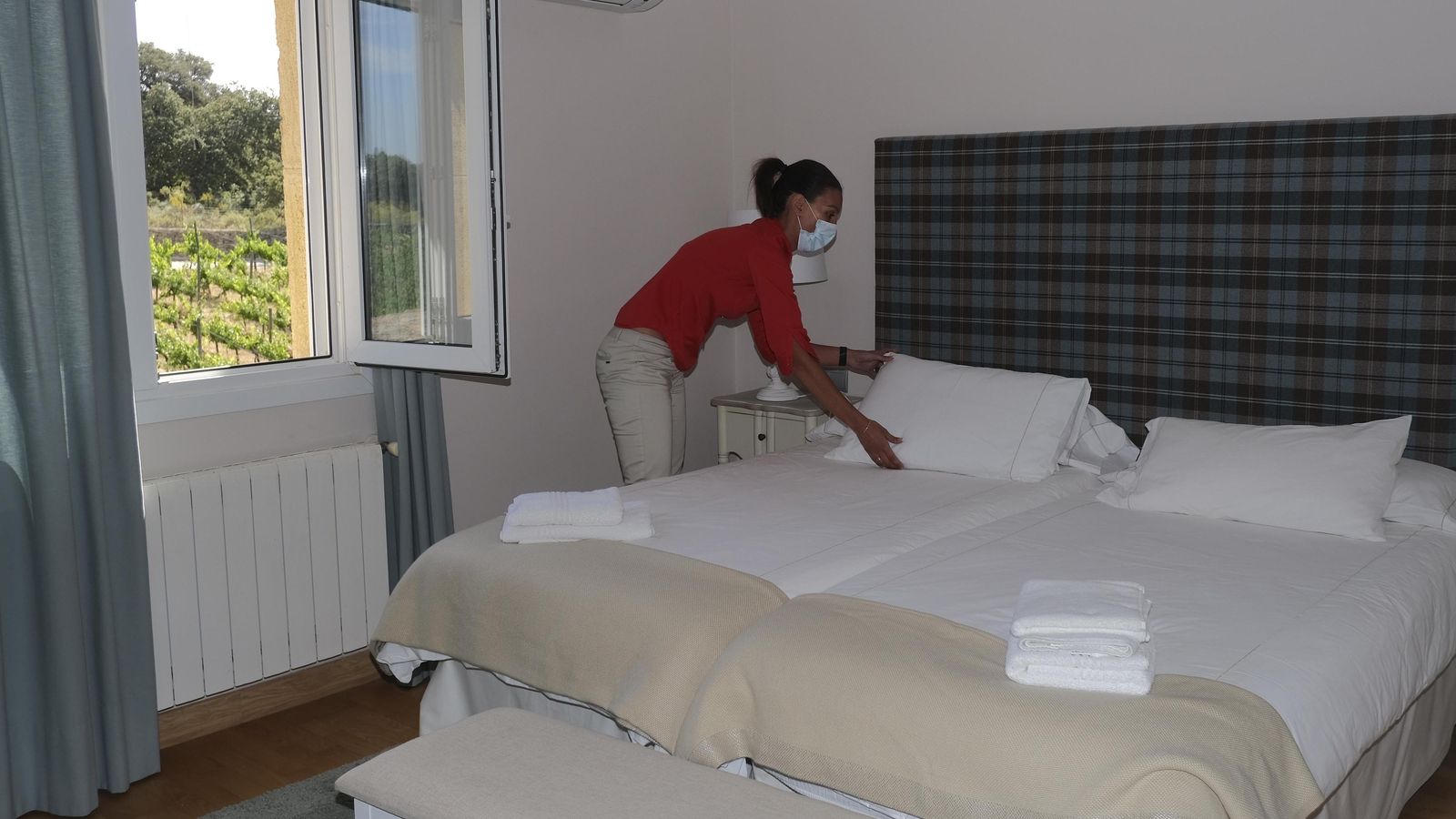 Habitación con vistas al viñedo de la bodega Chinchilla