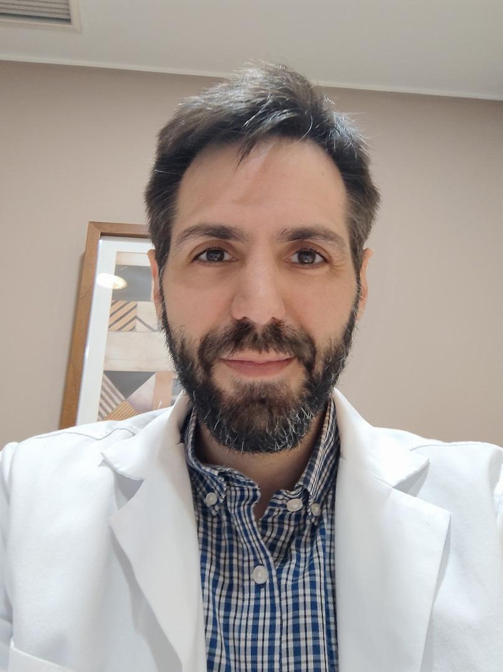 El psicólogo sanitario en el Equipo de Atención Psicosocial de DomusVi Sevilla, Daniel Nogaledo.