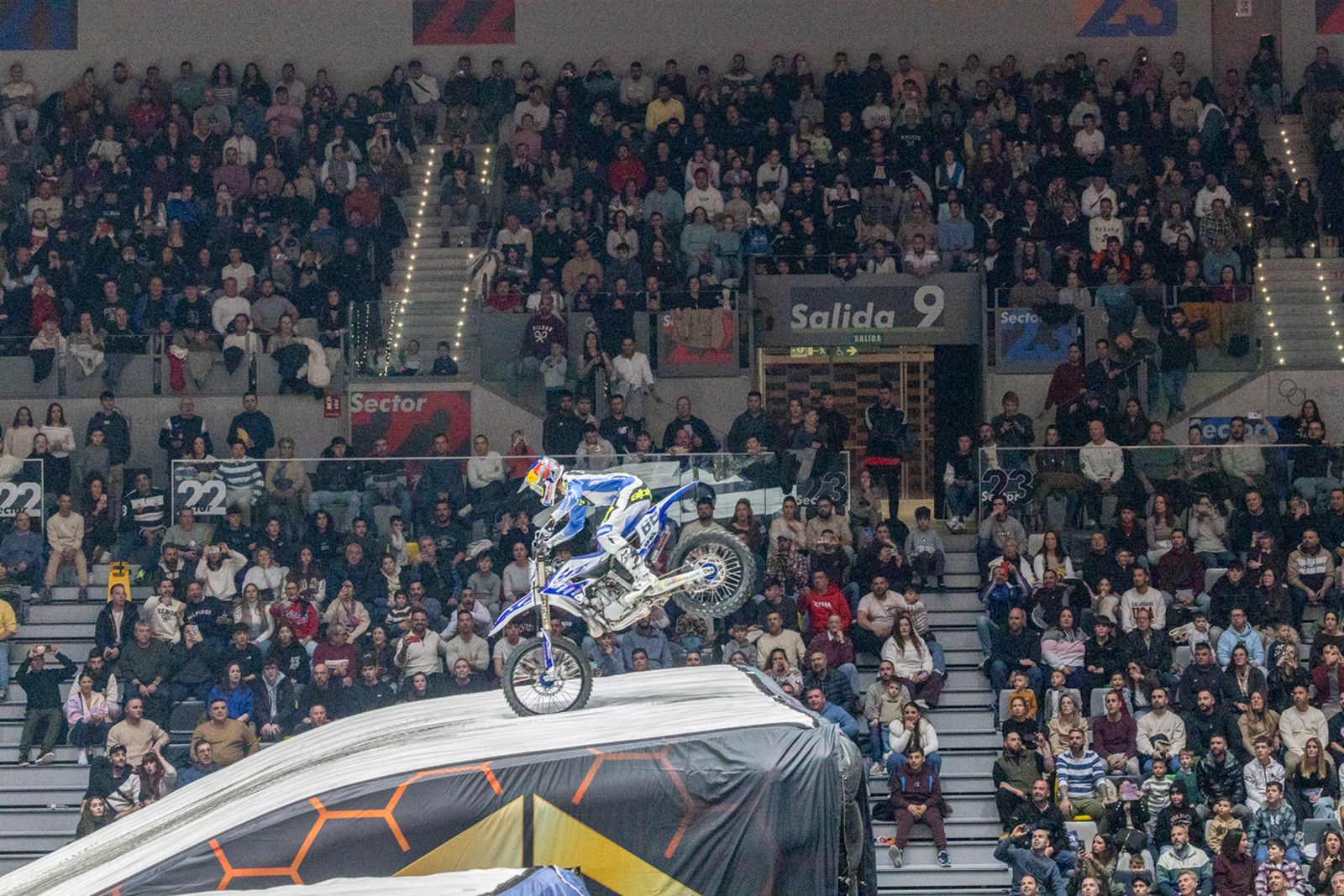 En imágenes: el Olivo Arena vibra con piruetas y motor en estado puro en el Soloflow Freestyle (2)