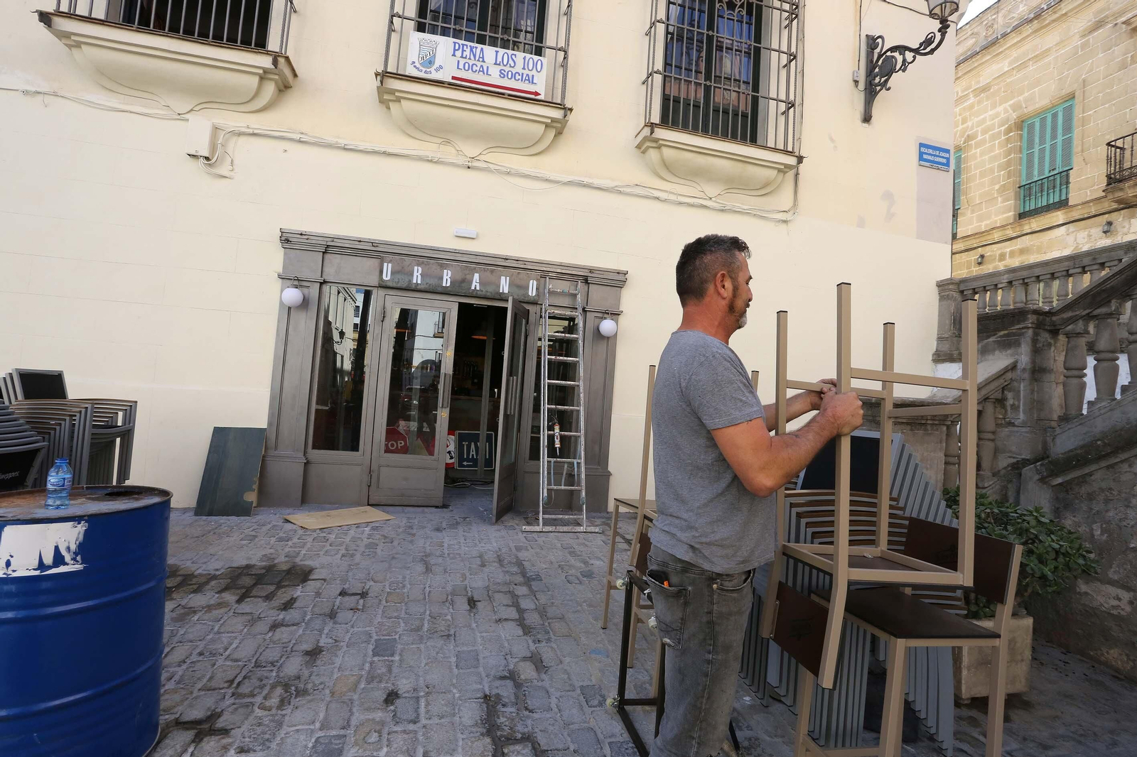 Fachada de 'Urbano', nuevo negocio hostelero recién inaugurado junto al Teatro Villamarta.