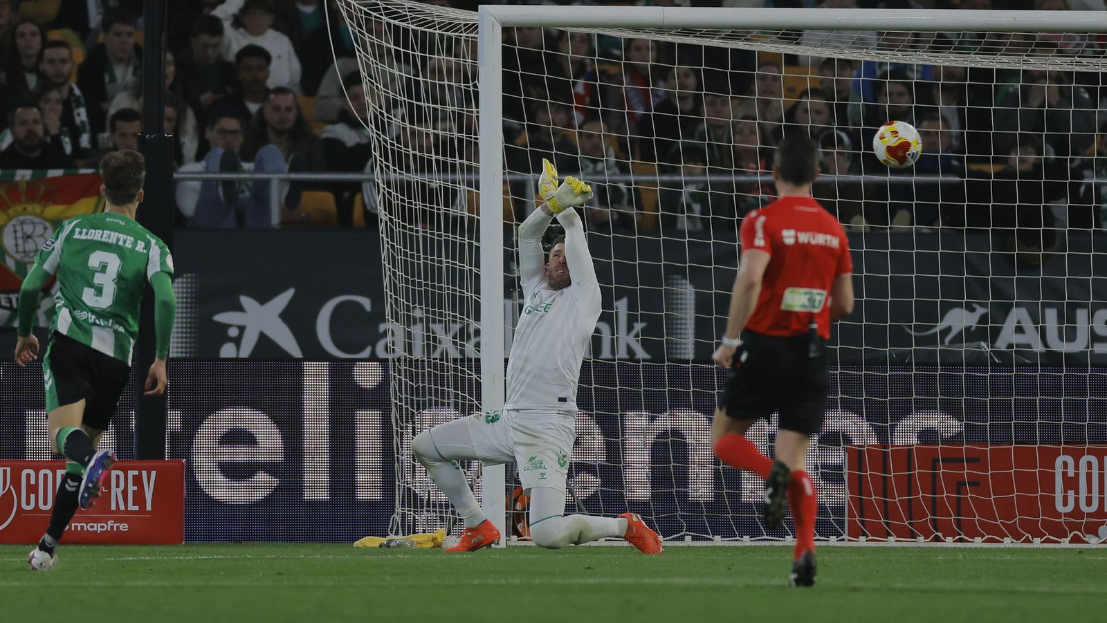 Adrián no puede detener el disparo de Griezmann en el 0-4.