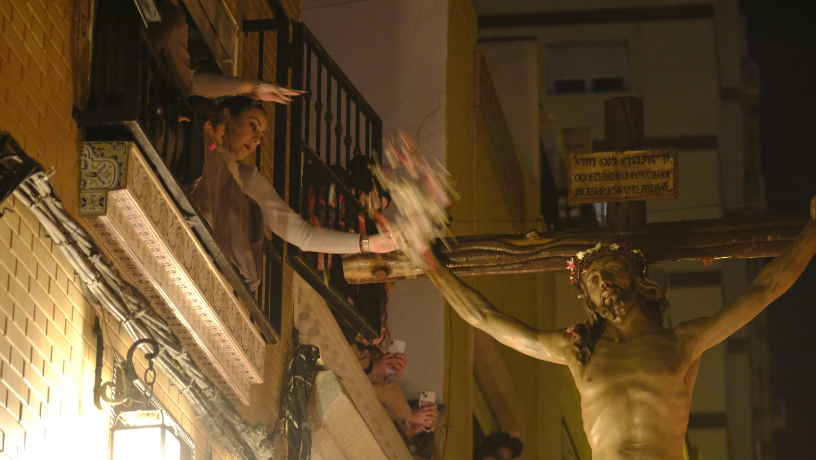 Las mejores imágenes de la Procesión del Perdón, en la noche del Martes Santo en Almería