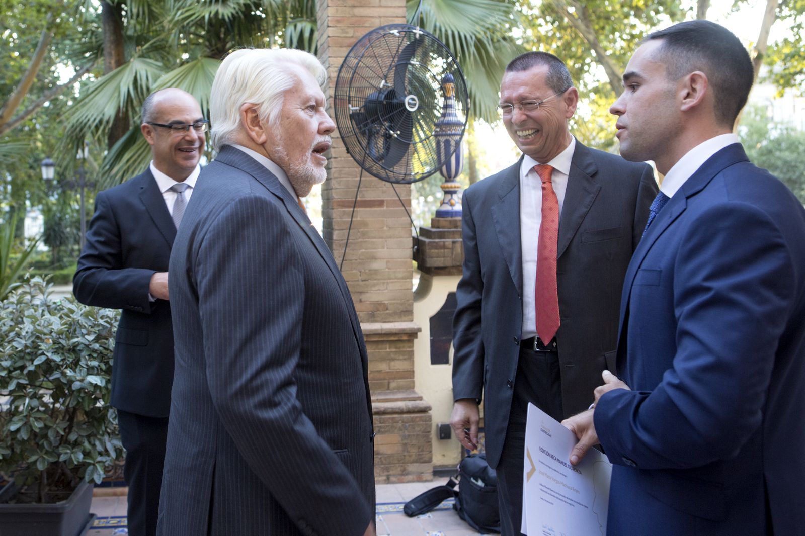 Las imágenes de la entrega de la Beca Manuel Olivencia