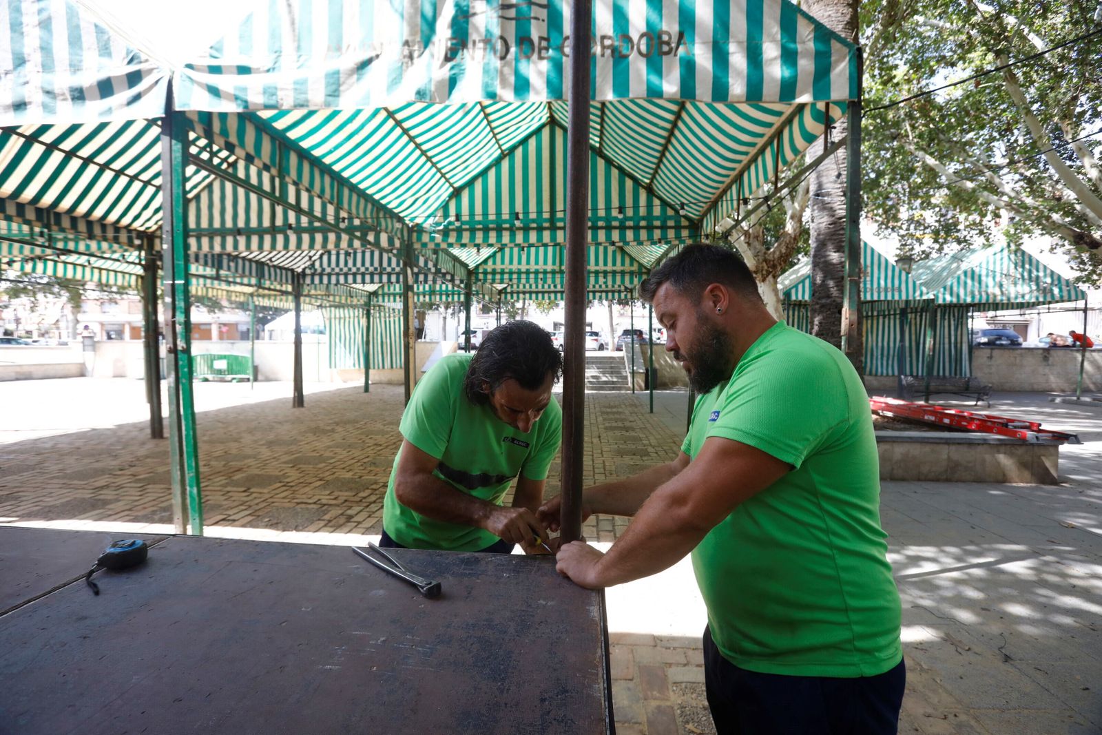 El montaje de la Velá de la Fuensanta, en imágenes