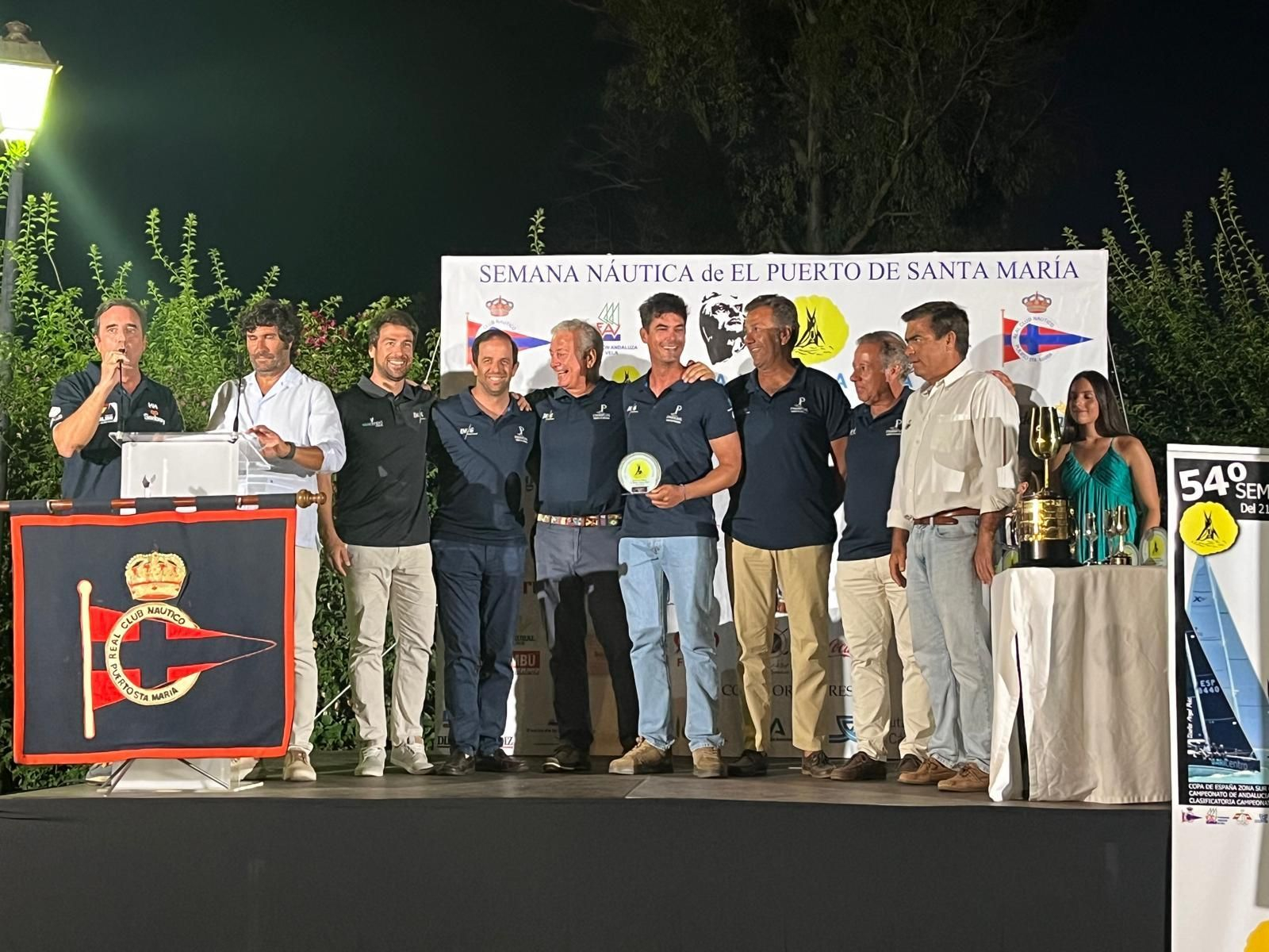 El equipo onubense DE6 Copiadoras Costaluz recoge su premio en El Puerto de Santa María.