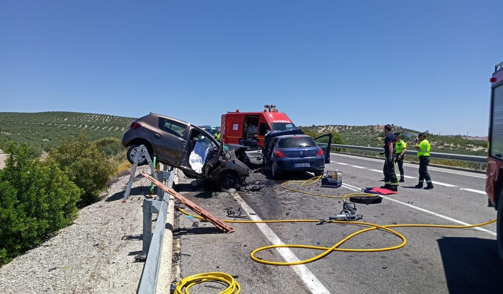 Accidente en la N-432 a su paso por la provincia de Córdoba. Accidente en la N-432 a su paso por la provincia de Córdoba.
