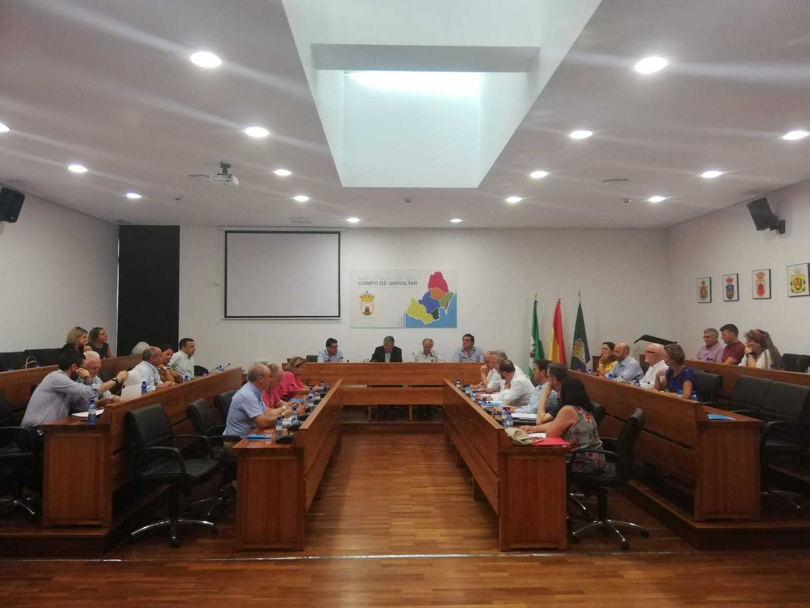 El equipo de gobierno saliente de la Mancomunidad, ayer.