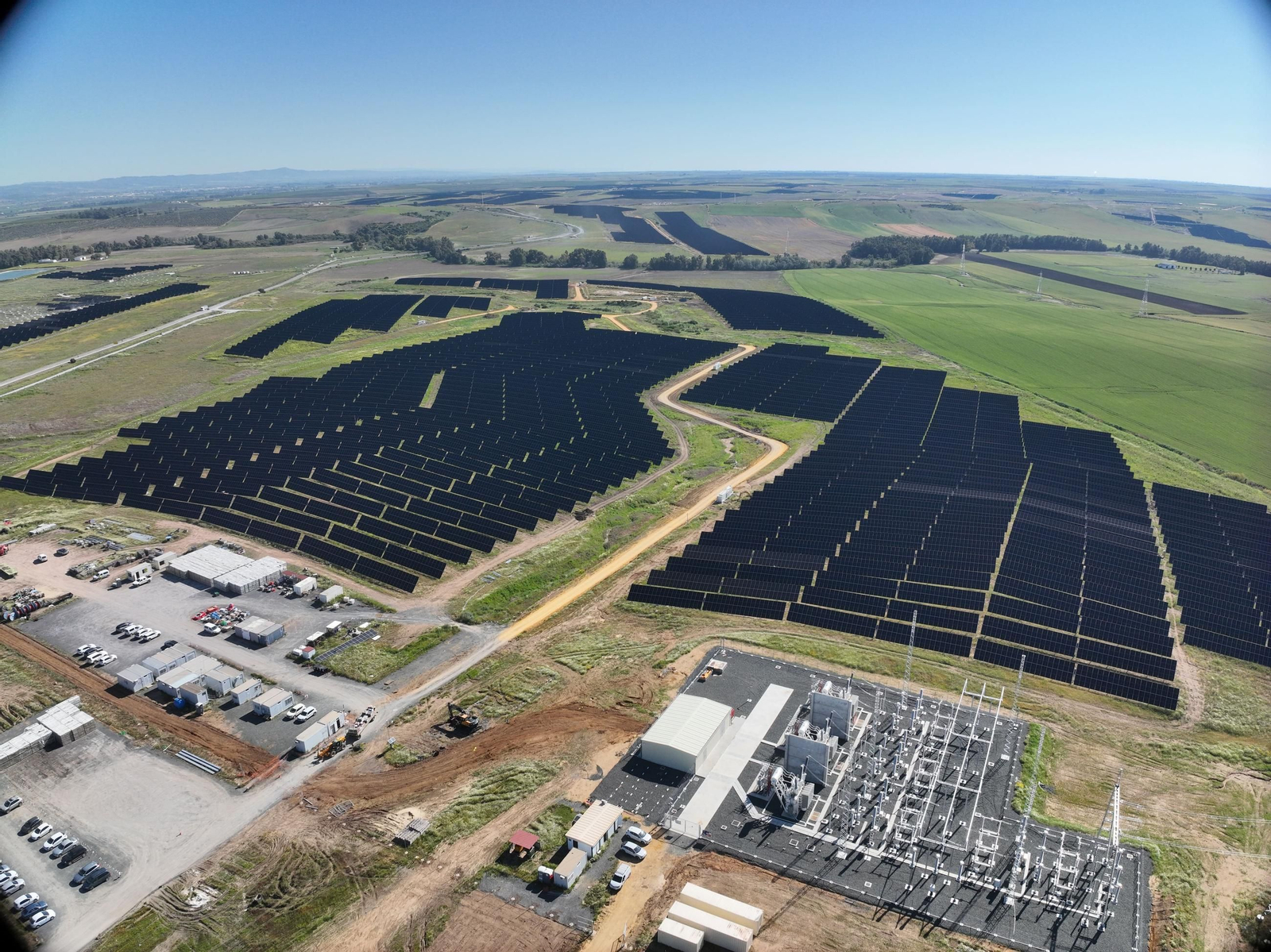 Vista aérea de las nuevas instalaciones fotovoltaicas realizadas en Carmona (Sevilla).