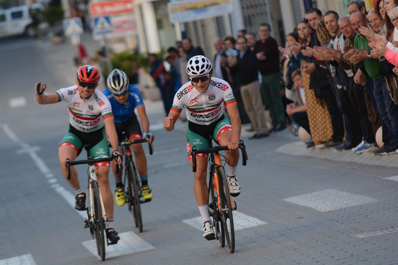 Fotogalería de la Vuelta Ciclodeportiva a Almería